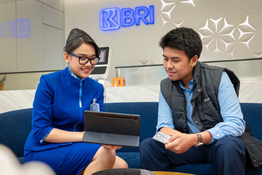 Hingga akhir Oktober 2025, BRI berhasil menyalurkan KUR sebesar Rp147,2 triliun kepada 3,2 juta debitur. Realisasi tersebut setara dengan 83,2% dari total alokasi KUR BRI tahun 2025 sebesar Rp177 triliun, dimana angka ini meningkat dari alokasi awal sebesar Rp175 triliun seiring tingginya permintaan pembiayaan produktif dari pelaku usaha kecil di seluruh Indonesia. Foto: Dok BRI