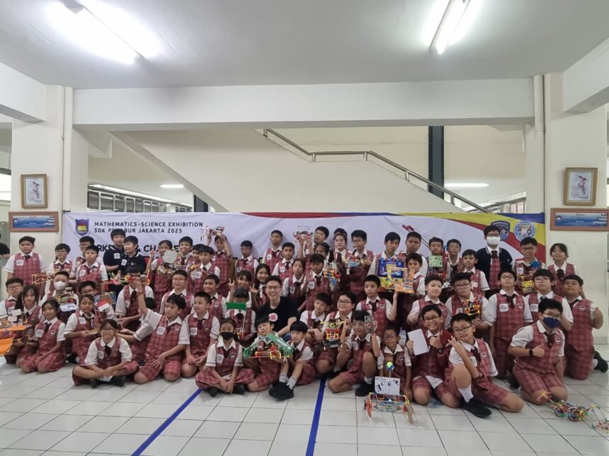 Sebanyak 714 peserta dari 76 sekolah SDK Penabur ambil bagian dalam Mathematics-Science Exhibition. Kegiatan yang mengusung tema “Science Sparks, Math Moves”berlangsung di Komplek PENABUR Gading Serpong, Tangerang pada Sabtu 15 November 2025.
