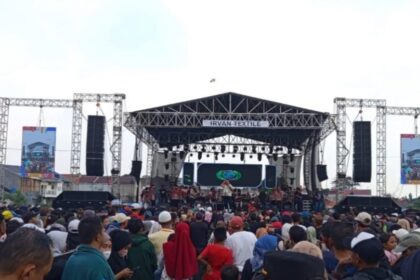 PAMDI sampaikan aspirasi musisi dangdut soal royalti di panggung rakyat. Foto: IG @kabarciledug