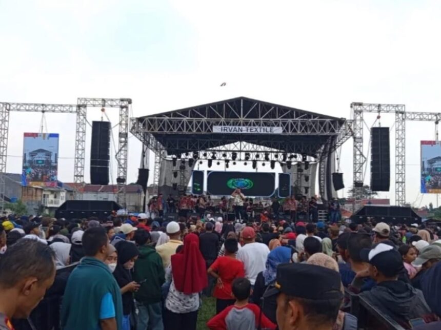 PAMDI sampaikan aspirasi musisi dangdut soal royalti di panggung rakyat. Foto: IG @kabarciledug