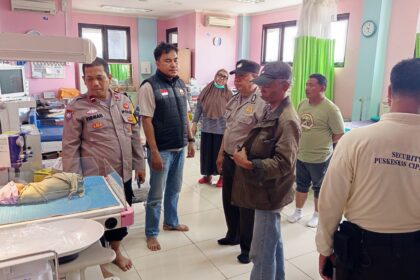 Bayi yang dibuang mendapat perawatan di Puskesmas Kecamatan Cipayung, Minggu (16/11/2025). Foto: Ist