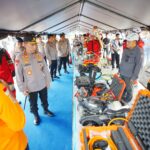 Kapolri Jenderal Listyo Sigit melakukan pengecekan langsung sejumlah personel hingga sarana dan prasarana kesiapsiagaan tanggap bencana dan pengamanan Nataru di Satbrimobda Polda DIY, Jumat (21/11/2025). Foto: Ist