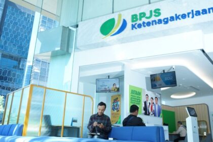 Kantor Cabang BPJS Ketenagakerjaan Jakarta Plaza BPJamsostek ingatkan perusahaan patuh membayar iuran program Jamsostek untuk memastikan perlindungan pekerja selalu aktif. Foto: Ist
