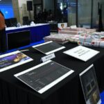 Bareskrim menujunjukkan sejumlah barang bukti hasil sita kasus illegal access platform perdagangan aset kripto internasional Markets.com, Kamis (20/11/2025). Foto: Ist