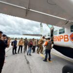 Kepala BNPB Letjen TNI Suharyanto melakukan peninjauan udara dan mendistribusikan bantuan untuk bencana melanda sejumlah Wilayah di Sumatera Utara, Jumat (29/11/2025). Foto: Ist