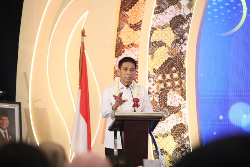 Wamendagri Akhmad Wiyagus saat acara Peluncuran Buku Peta Jalan Pembangunan Kependudukan Tahun 2025–2029 di JS Luwansa Hotel & Convention Center, Jakarta, Rabu (19/11/2025). Foto: Ist