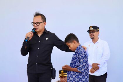 Wamendagri Bima Arya Sugiarto meninjau Sekolah Rakyat di Sulawesi Tenggara, Sabtu (1/11/2025). Foto: Kemendagri