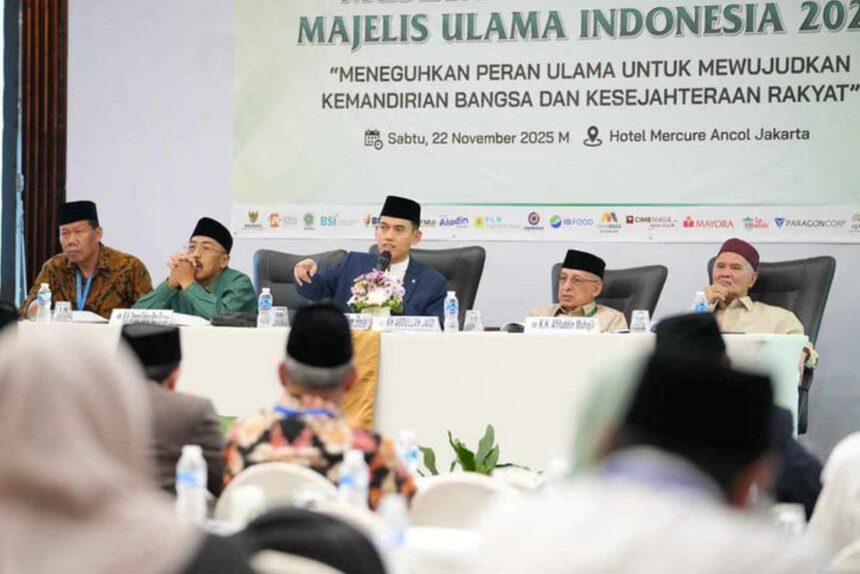 Sidang Komisi A Fatwa dalam rangkaian Munas XI MUI di Jakarta. Foto:
