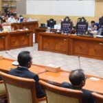 Wakil Ketua Komisi III DPR Sari Yuliati memimpin rapat pleno pengambilan keputusan uji kelayakan dan kepatutan calon anggota Komisi Yudisial, Rabu (19/11/2025). Foto: Parlementaria