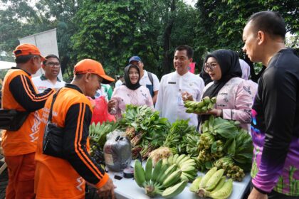 Lapak pelaku usaha mikro dalam Pasar Tumbuh edisi ke-3 digelar di Kantor Walikota, Kecamatan Cakung, Jakarta Timur, Jumat (31/10/2025), diserbu pembeli. Foto: Ist