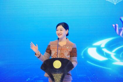 Kepala Eksekutif Pengawas Perilaku Pelaku Usaha Jasa Keuangan, Edukasi, dan Pelindungan Konsumen OJK Friderica Widyasari Dewi pada acara Festival Ekonomi Keuangan Digital Indonesia (FEKDI) dan Indonesia Fintech Summit & Expo (IFSE) 2025 di Jakarta, Jumat. Foto: OJK