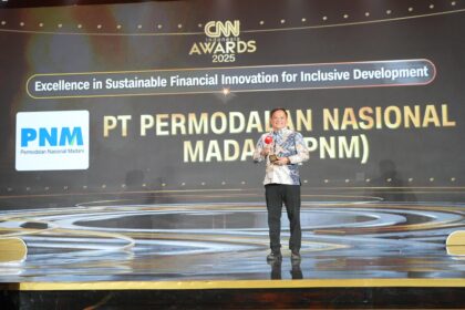 PT Permodalan Nasional Madani (PNM) dinobatkan sebagai penerima penghargaan “Excellence in Sustainable Financial Innovation for Inclusive Development” dalam ajang CNN Indonesia Awards 2025. Foto: PNM