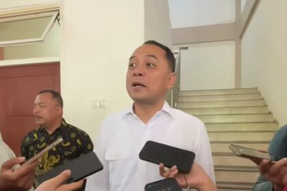 Wali Kota Surabaya, Eri Cahyadi, mengingatkan bahwa setiap tindakan kecil di ruang digital bisa berdampak besar pada kepercayaan publik. Foto: Tangkap layar IG @surabaya