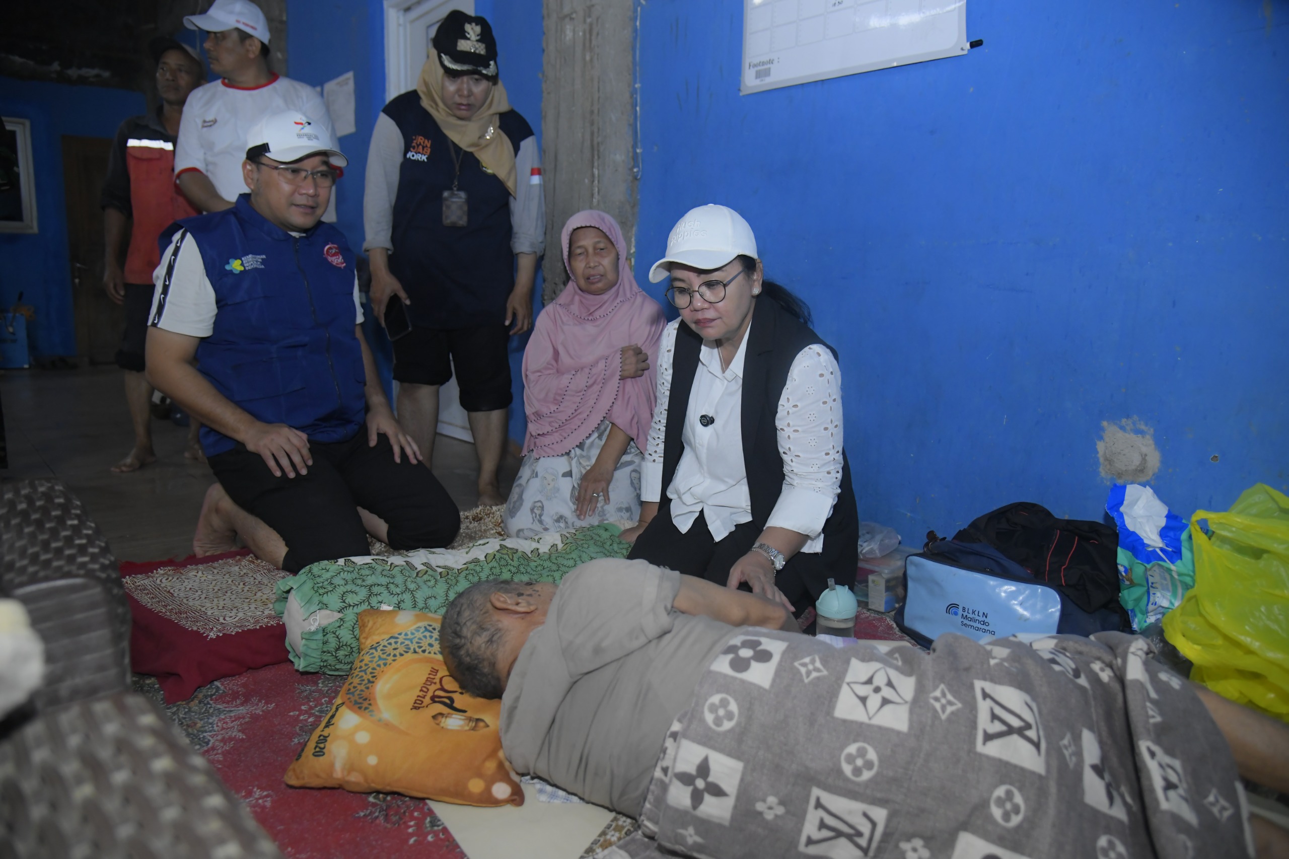 Wali Kota Agustina Wilujeng Kerahkan Tenaga Kesehatan Tambahan Bantu Warga Terdampak Banjir 2 Wali Kota Semarang, Agustina Wilujeng mengambil kebijakan dengan mengerahkan tenaga kesehatan dari Puskesmas yang tidak terdampak banjir untuk mengcover kesehatan warga, agar para relawan dan petugas medis yang sebelumnya bertugas bisa beristirahat.