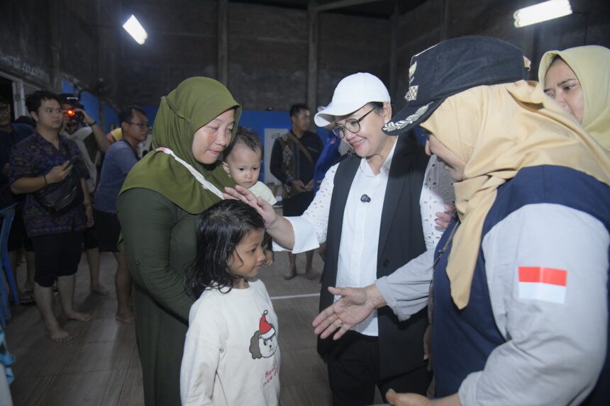 Wali Kota Semarang, Agustina Wilujeng mengambil kebijakan dengan mengerahkan tenaga kesehatan dari Puskesmas yang tidak terdampak banjir untuk mengcover kesehatan warga, agar para relawan dan petugas medis yang sebelumnya bertugas bisa beristirahat.