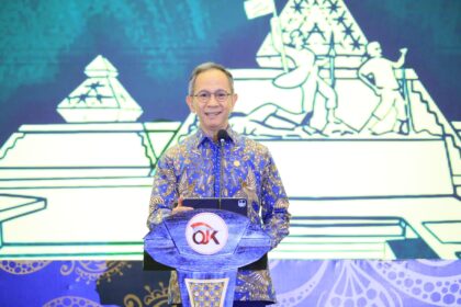 Otoritas Jasa Keuangan (OJK) terus melakukan berbagai upaya untuk memperkuat dan memperdalam keuangan syariah sebagai arus utama sistem keuangan nasional, salah satunya dengan melaksanakan forum flagship OJK, Indonesia Islamic Finance Summit (IIFS) 2025 di Surabaya, 3-4 November 2025.