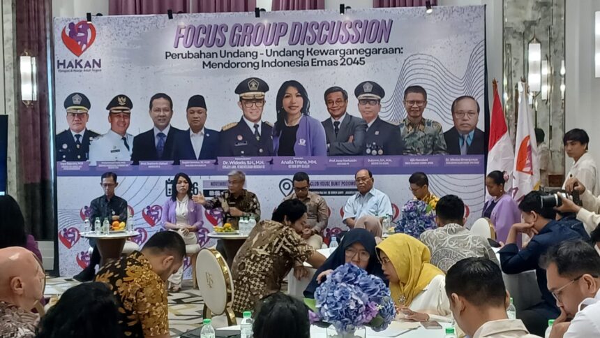 Suasana Focus Group Discussion (FGD) digelar organisasi Harapan Keluarga Antar Negara (HAKAN) bertemakan Perubahan Undang-Undang Kewarganegaraan: Mendorong Indonesia Emas 2045 di Jakarta, Kamis (6/11/2025). Foto: Joesvicar Iqbal/ipol.id