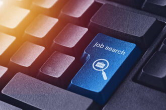 Ilustrasi, Konsep Perekrutan dan Pencarian Kerja di Keyboard. Foto: Istock @Naron Purba