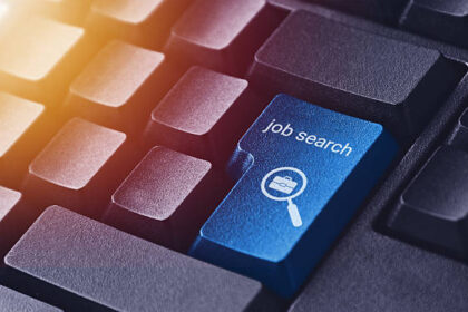 Ilustrasi, Konsep Perekrutan dan Pencarian Kerja di Keyboard. Foto: Istock @Naron Purba