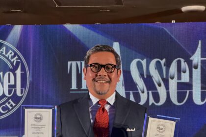 Edwin M. Ridwan, CFA, FRM selaku Direktur Pengembangan Investasi BPJS Ketenagakerjaan hadir secara langsung menerima penghargaan yang bertempat di Singapura.