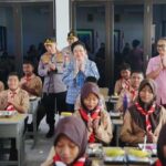 Ketua Komisi IV DPR RI, Siti Hediati Hariyadi atau Titiek Soeharto saat meninjau SMP Kemala Bhayangkari di Karanganyar, Jawa Tengah, Jumat (7/11/2025). Foto: Ist