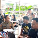 Tim Psikologi Biro SDM Polda Metro Jaya, dipimpin AKBP Ida Bagus Gede Adi Putra Yadnya, Psikolog, turun langsung ke Rumah Sakit Islam (RSI) Cempaka Putih Jakarta memberikan pendampingan, konseling, kepada korban dan keluarga serta guru, Sabtu (8/11/2025). Foto: Ist