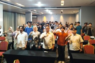 Barisan Muda Nusantara saat menggelar Diskusi Publik mengangkat tema "Soeharto Sebagai Pahlawan Nasional, Pelajaran Sejarah dan Visi Pembangunan" di Hotel Neo Tendean, Jakarta Selatan, Senin (10/11/2025). Foto: Ist