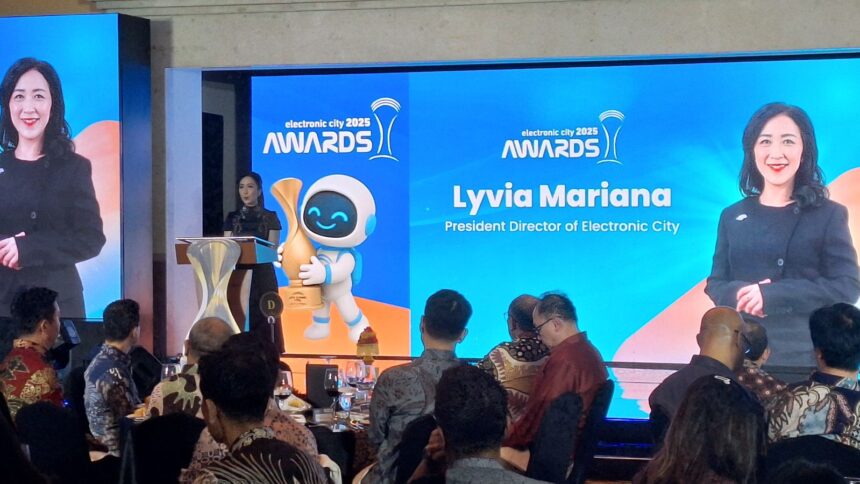Untuk kesekian kalinya, Electronic City menyelenggarakan acara penghargaan EC AWARDS 2025 dengan tema “Innovation, Collaboration & Grow Together” yang digelar pada hari ini di Hotel Borobudur Jakarta.