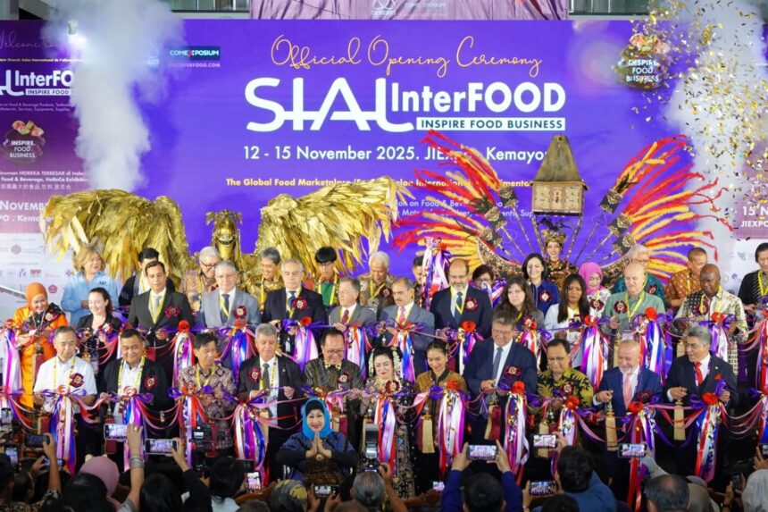 Pameran Internasional SIAL InterFOOD 2025 di Jakarta International Expo (JIExpo) Kemayoran, Jakarta, Rabu (12/11/2025). Ajang ini menjadi pameran makanan dan minuman terbesar di Asia Tenggara yang diikuti lebih dari 1.500 peserta dari 26 negara. Foto: Ist