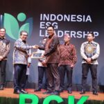 BNI meraih penghargaan Leadership AA – Excellence Leader in ESG Transparency dalam ajang Indonesia ESG Leadership Awards 2025, yang diselenggarakan oleh Bumi Global Karbon (BGK) Foundation di Soehanna Hall, The Energy Building, SCBD Jakarta, pada Rabu (12/11/2025). Foto: Dok BNI