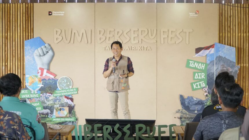 Senior General Manager Social Responsibility Telkom Indonesia Hery Susanto saat memberikan sambutan pada acara Awarding Day Bumi Berseru Fest 2025, beberapa waktu yang lalu. Foto: Telkom Indonesia