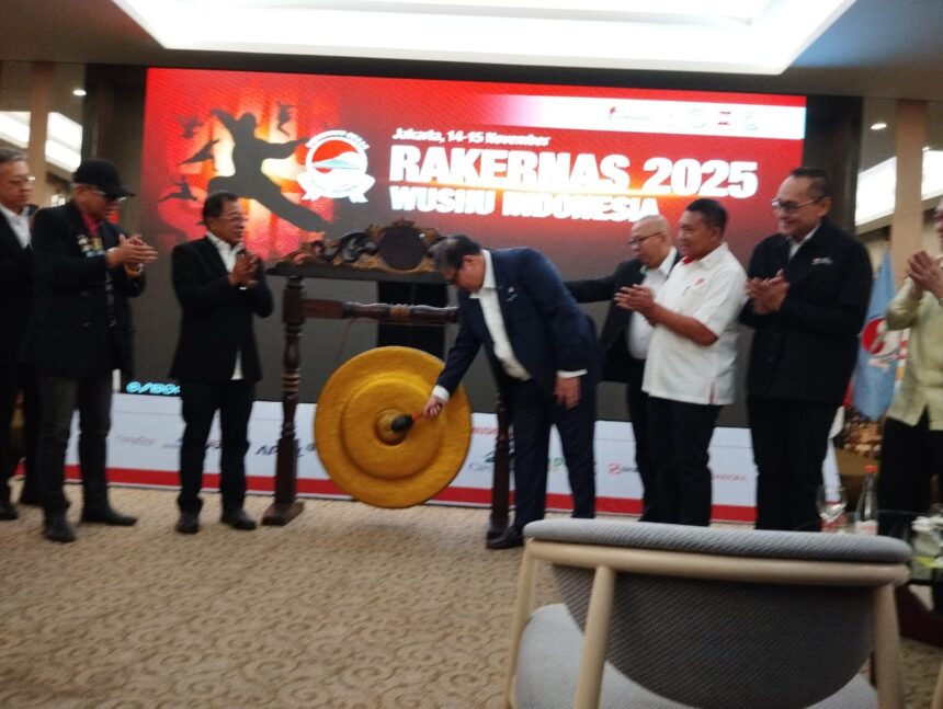 Airlangga Hartarto saat membuka Rakernas PB WI di AKR Tower Jakarta Barat, Jumat 14 November 2025.