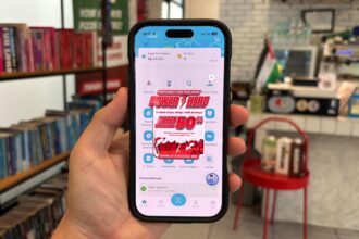 Promo tambah daya “Power Hero” dapat diakses melalui aplikasi PLN Mobile. Pelanggan prabayar cukup melakukan pembelian token listrik, sedangkan pelanggan pascabayar dapat melakukan pembayaran tagihan listrik. Setelah transaksi berhasil, pelanggan dapat mengklaim voucher promo melalui fitur "Reward" di aplikasi PLN Mobile. Foto: Dok PLN