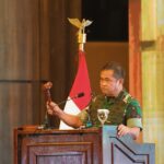 Kepala Staf Angkatan Darat (Kasad) Jenderal TNI Maruli Simanjuntak, saat menutup Apel Komandan Satuan Komando Kewilayahan (Dansatkowil) Terpusat Tahun 2025 yang digelar di Kabupaten Banyumas, Jawa Tengah, Jumat (14/11/2025). Foto: Dispenad