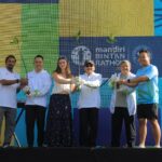 Seremoni penanaman pohon mangrove dilakukan pada Sabtu (8/11/2025) lalu di kawasan Lagoi Bay, Bintan oleh Direktur Corporate Banking Mochamad Rizaldi, Vice President Director Bintan Resort Cakrawala Frans Gunara, beserta jajaran manajemen, serta perwakilan peserta dan komunitas pelari sebagai simbol partisipasi publik dalam menjaga bumi. Foto: Dok Bank Mandiri