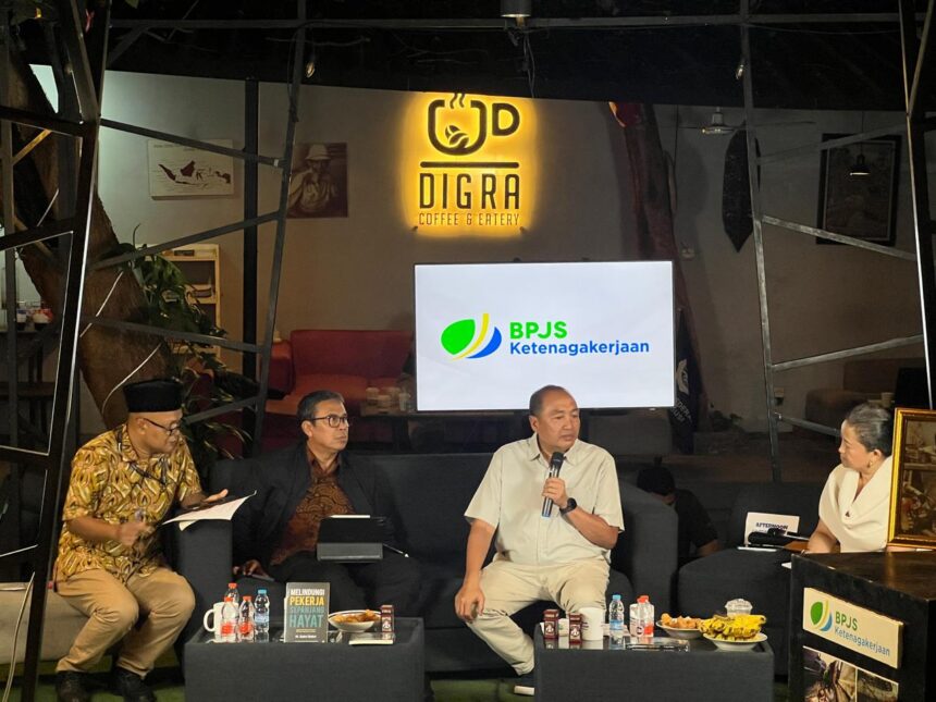 Kegiatan Afternoon Coffee Club “Bedah Buku: Melindungi Pekerja Sepanjang Hayat”, bertempat di Digra Coffee, Jakarta. Foto: BPJS Ketenagakerjaan