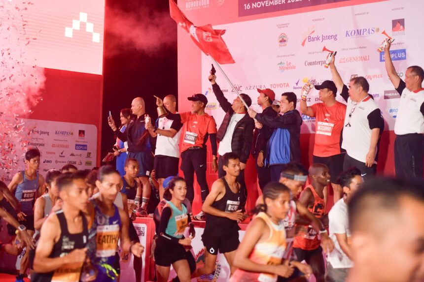 Komitmen Dukung Sports Tourism, Menpora Erick, Lepas Belasan Ribu Pelari Bank Jateng, Borobudur Marathon 2025