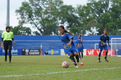 Pertandingan final KU 12 MilkLife Soccer Challenge Malang Seri 1 2025 - 2026 mempertemukan SDN Mojorejo 01 melawan SDN 3 Pandanlandung di Stadion Gajayana, Malang, Minggu (16/11/2025). Dalam laga pamungkas, SDN 3 Pandanlandung meraih gelarjuara usai menang tipis 1-0. Foto/Megapro 