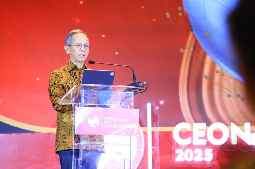 Ketua Dewan Komisioner OJK Mahendra Siregar dalam acara CEO Networking 2025 “Managing Global Trade and Empowering Business Strategy” di Jakarta, Selasa.
