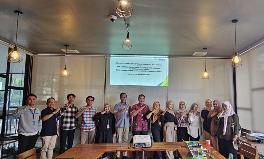 BPJS Ketenagakerjaan Kantor Cabang Jakarta Kebayoran Baru resmi melakukan penandatanganan Perjanjian Kerja Sama (PKS) Keagenan Korporasi dengan BPR Akar Budaya Dana Indonesia (Abdi).