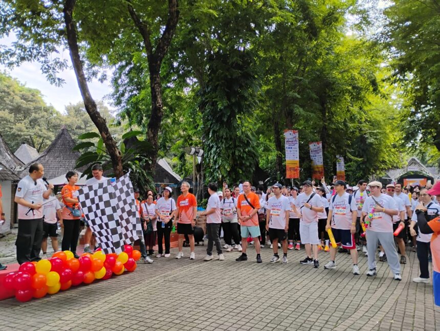 Sekitar 1.400 peserta mengikuti fun walk BPK Penabur di Ancol, Jakarta Utara.(foto/IPOL)