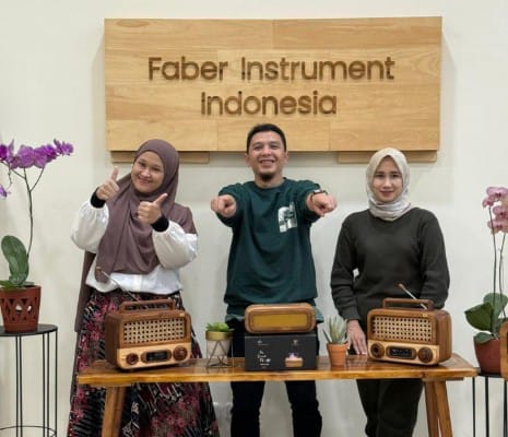Salah satu UMKM asal Jawa Barat, yakni Faber Instrument berhasil mengembangkan produk kerajinan yang diminati pasar melalui pendampingan berkelanjutan dan dukungan BRI. Foto: Dok BRI