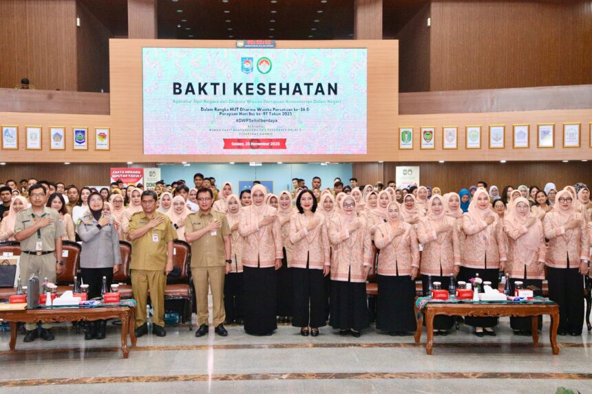 Dalam rangka memperingati Hari Ulang Tahun (HUT) ke-26, Dharma Wanita Persatuan (DWP) Kementerian Dalam Negeri (Kemendagri) menggelar rangkaian kegiatan sosial berupa cek kesehatan gratis, donor darah, dan bazar pangan murah.