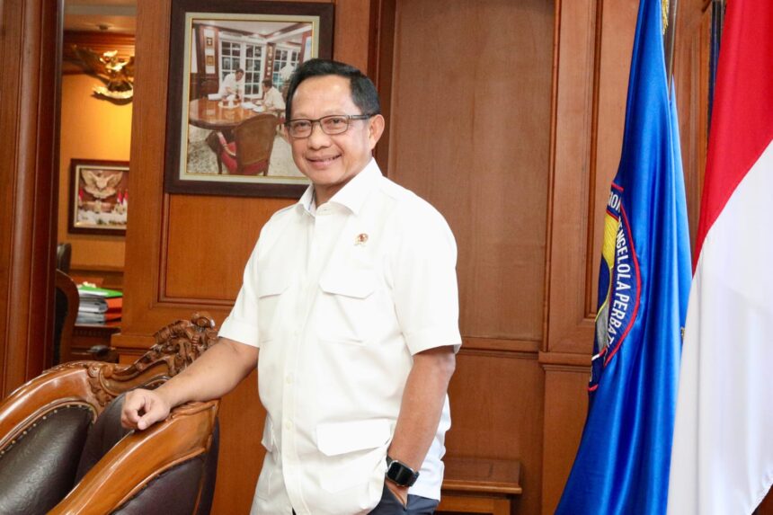 Dinilai Berhasil Dorong Pertumbuhan, Stabilitas Ekonomi Daerah, Mendagri, Terima Penghargaan dari Detikcom