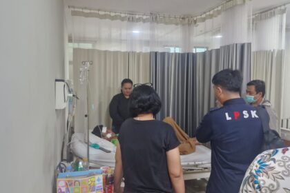 Tim Lembaga Perlindungan Saksi dan Korban (LPSK) saat melakukan langkah proaktif pada 8 November 2025, mendatangi korban dirawat di Rumah Sakit (RS) Islam Cempaka Putih dan RS Yarsi, mengidentifikasi kebutuhan korban anak-anak memiliki hak untuk mengakses pelindungan negara. Foto: Ist