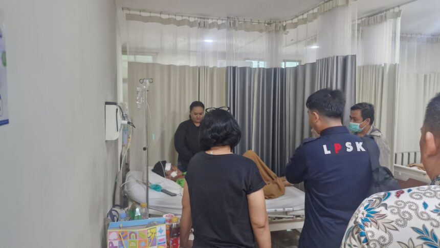 Tim Lembaga Perlindungan Saksi dan Korban (LPSK) saat melakukan langkah proaktif pada 8 November 2025, mendatangi korban dirawat di Rumah Sakit (RS) Islam Cempaka Putih dan RS Yarsi, mengidentifikasi kebutuhan korban anak-anak memiliki hak untuk mengakses pelindungan negara. Foto: Ist