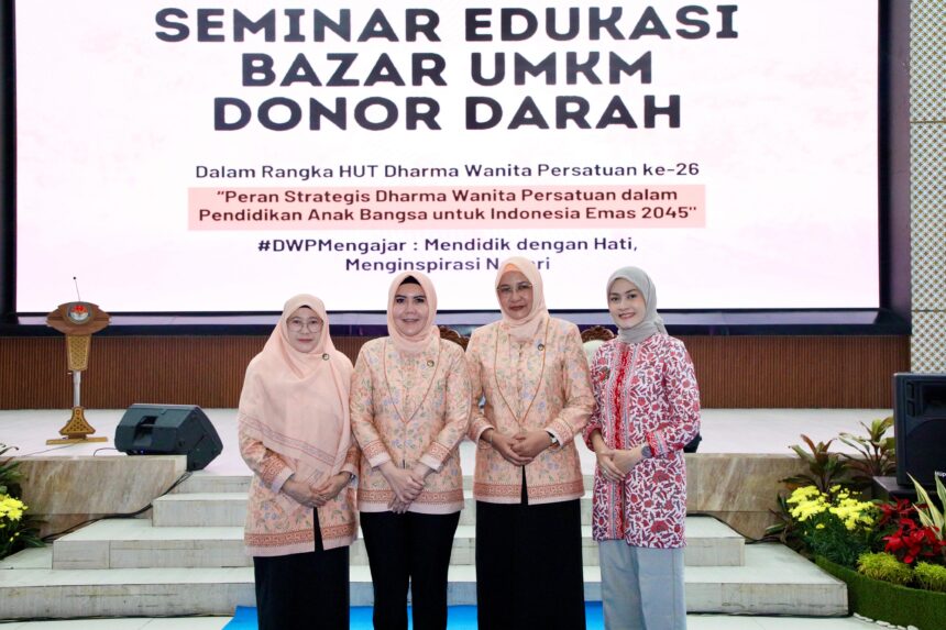 Seminar “Peran Strategis DWP dalam Pendidikan Anak Bangsa untuk Indonesia Emas 2045” di Gedung Balairung Rudini, Kampus Institut Pemerintahan Dalam Negeri (IPDN) Jatinangor, Kabupaten Sumedang, Jawa Barat, Rabu (26/11/2025).