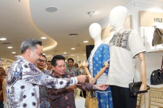 BRI menyelenggarakan Grand Launching UMKM BRI x SOGO di SOGO Central Park Jakarta (28/11), dihadiri Menteri UMKM Republik Indonesia Maman Abdurrahman, Direktur Utama BRI Hery Gunardi, CEO SOGO Indonesia Handaka Santosa, Direktur Network & Retail Funding BRI Aquarius Rudianto, dan Direktur Commercial Banking BRI Alexander Dippo Paris. Foto: Dok BRI