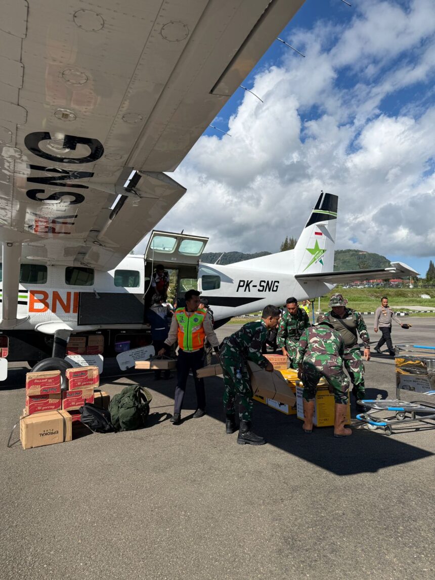 BNPB mengirimkan bantuan logistik melalui helikopter dan pesawat Cessna Caravan ke Aceh Tamiang, Bener Meriah, dan Aceh Tengah pada Sabtu (29/11/2025) untuk mempercepat distribusi ke wilayah terdampak bencana. Foto: Dok/BNPB