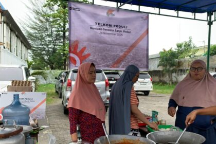 Bantuan bencana banjir Medan oleh Telkom Peduli. Foto: Telkom Indonesia